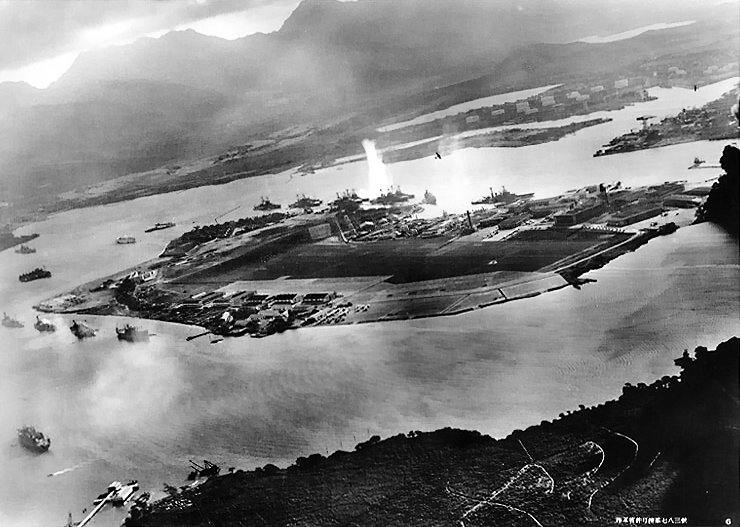 Attack_on_Pearl_Harbor_Japanese_planes_view a body of water with a mountain in the background